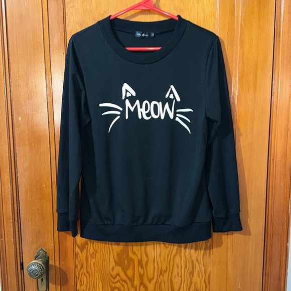 Women’s sweatshirt size large. - Picture 2 of 4